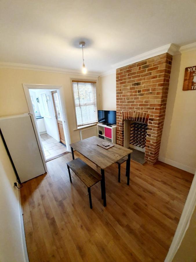 Apartamento Chelmsford Centre House Exterior foto